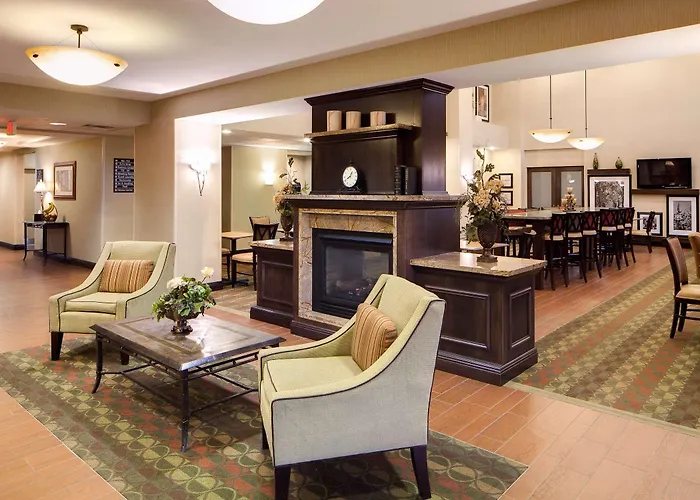 Hampton & Chicago/saint Charles Hotel